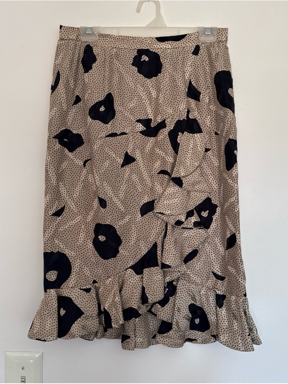 Raul Blanco Beige and Black Floral Ruffle 100% silk knee length Skirt -Women’s 4